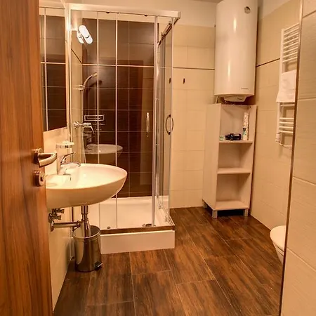 Tri Studnicky Apartment *