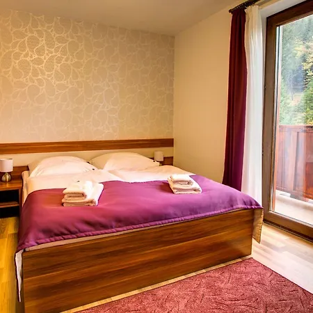 Tri Studnicky * 데마노브스카돌리나