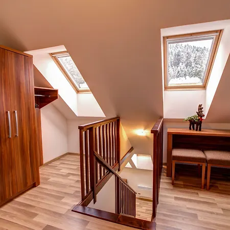 Tri Studnicky 데마노브스카돌리나