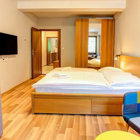 Tri Studnicky Апартаменты *